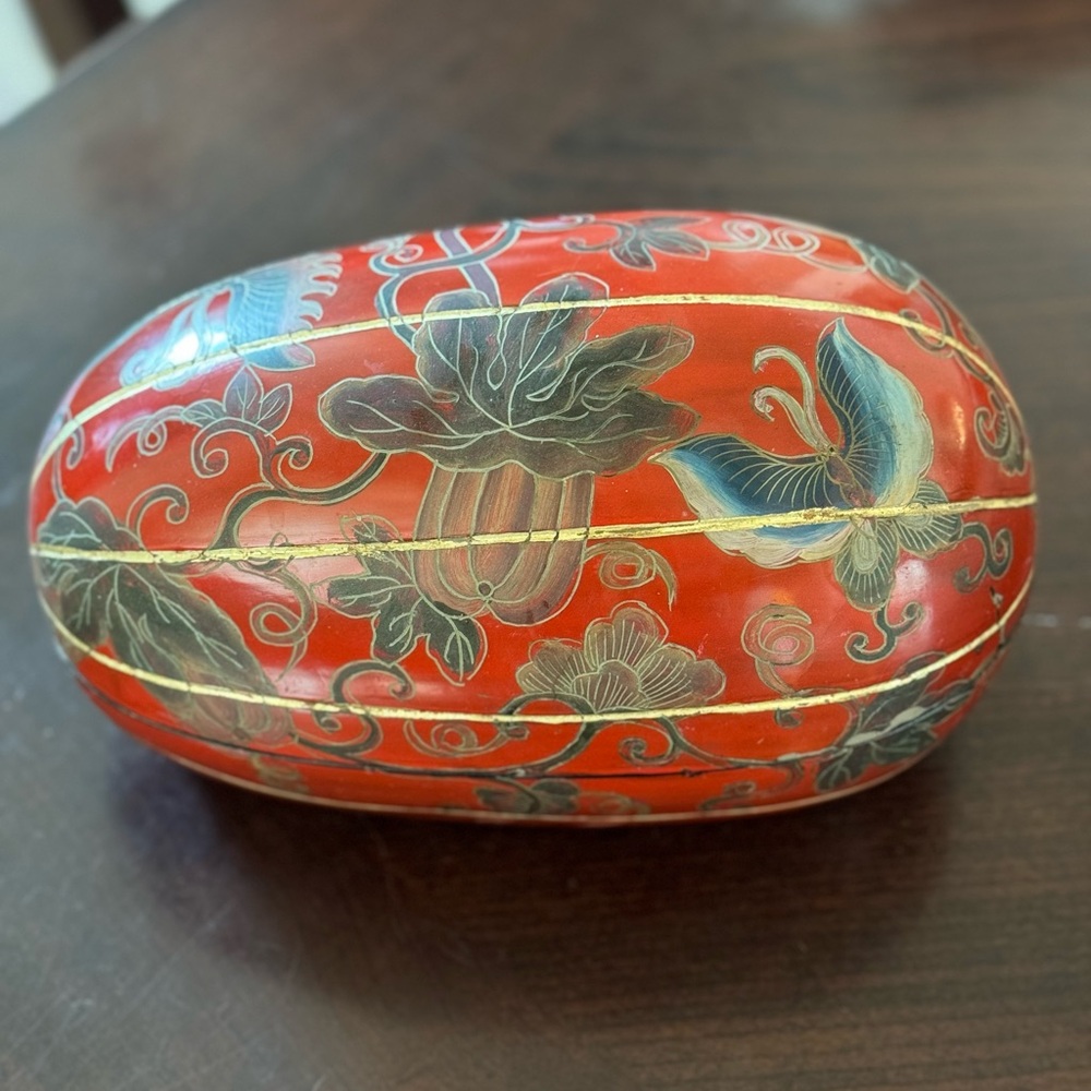 Melon shaped lacquered box. Antique beautiful warm red. Hand painted.